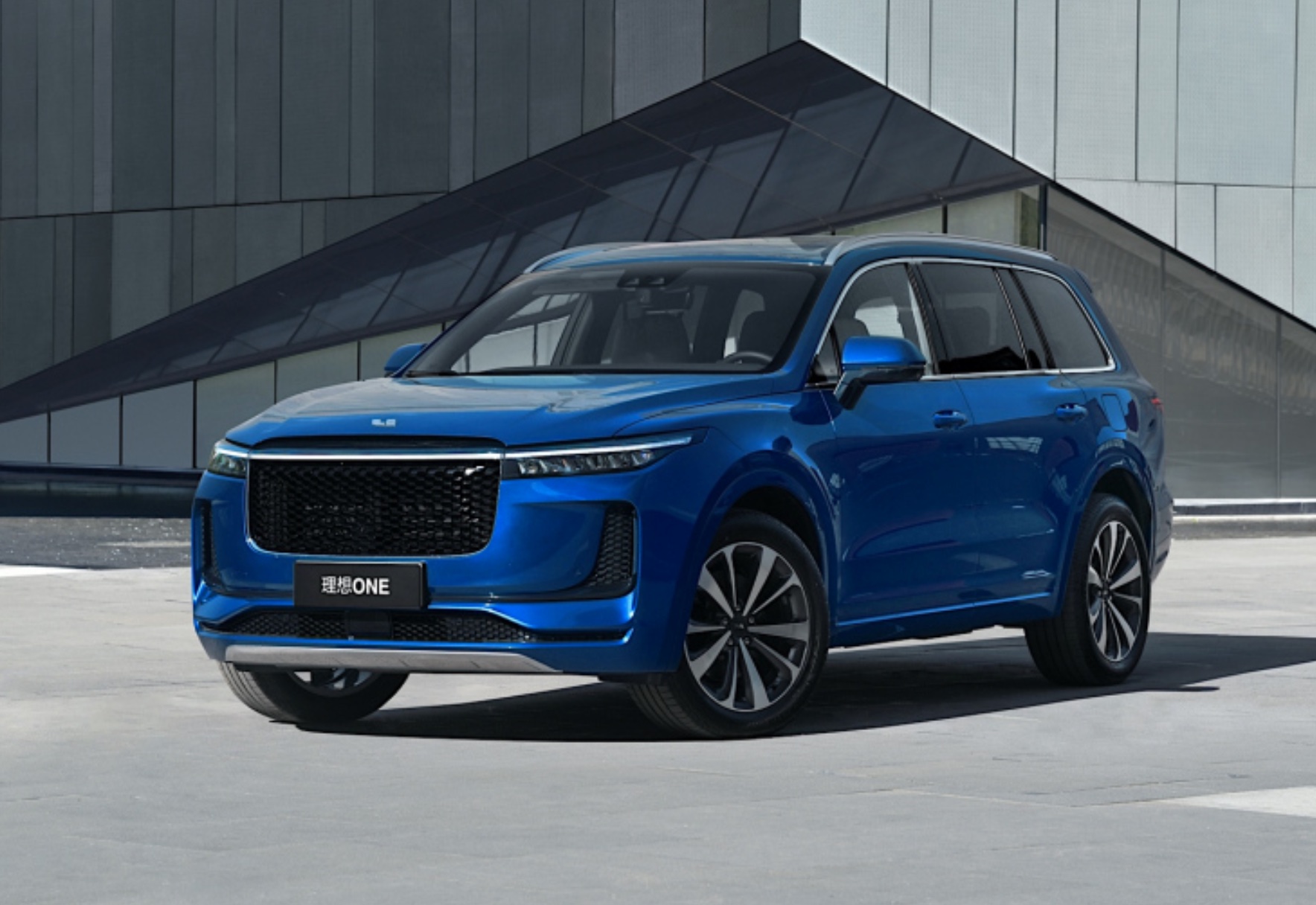 Li Xiang One: Plug-in Hybrid SUV With Three Engines And A Range Of 700 ...