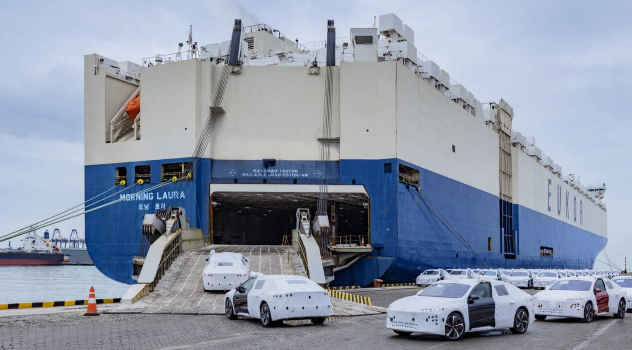 First batch of Nio ET7 sedans leave China port for Europe-CnEVPost